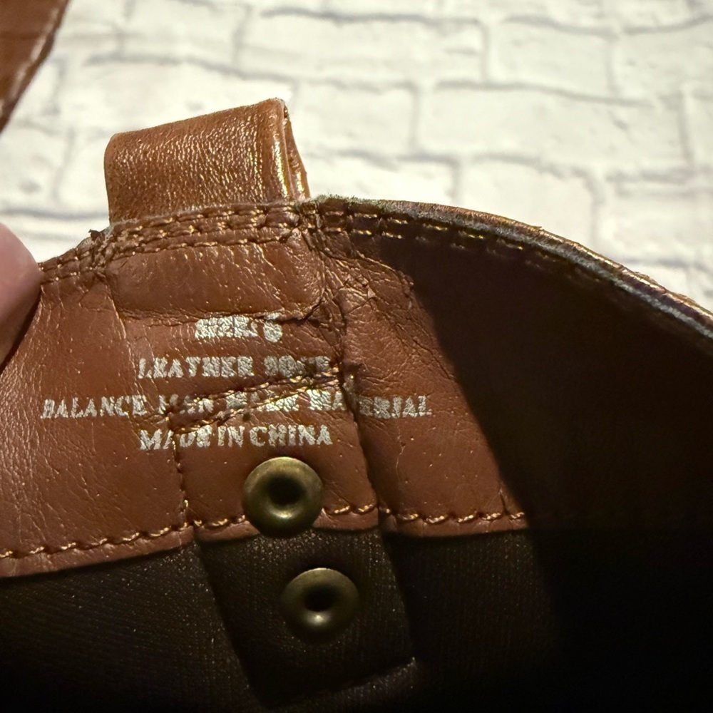 Restricted Classic Brown Leather Footwear - Picture 4 of 4